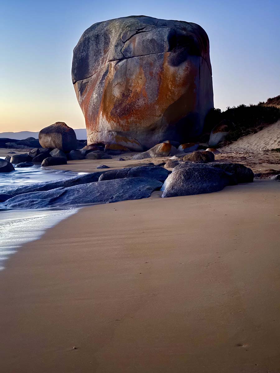 Castle rock hike flinders island 24