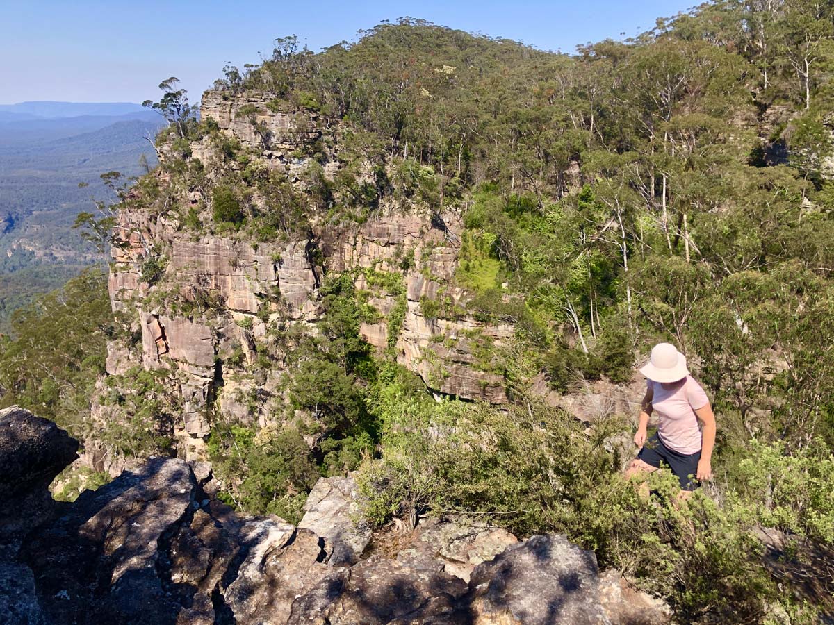 Mount solitary walking track circuit 70