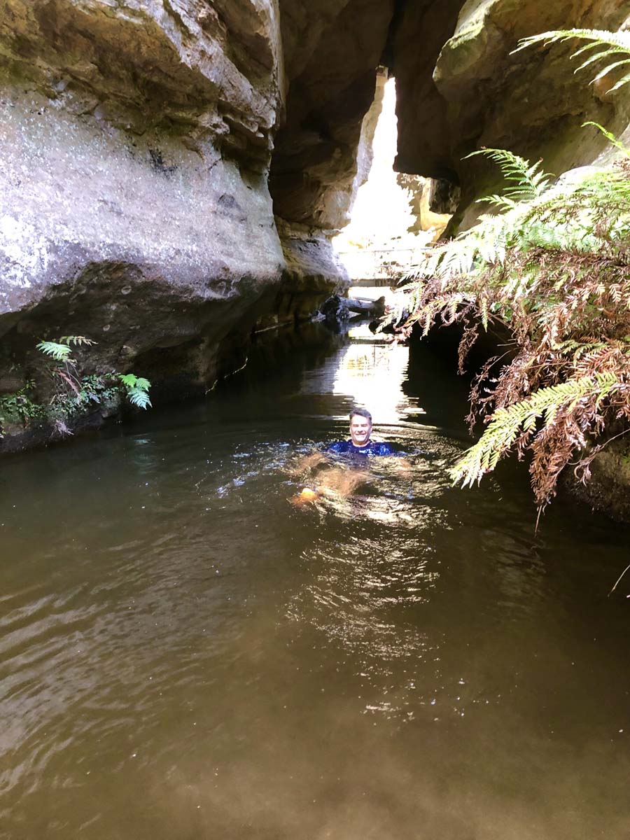 Walls cave track 18