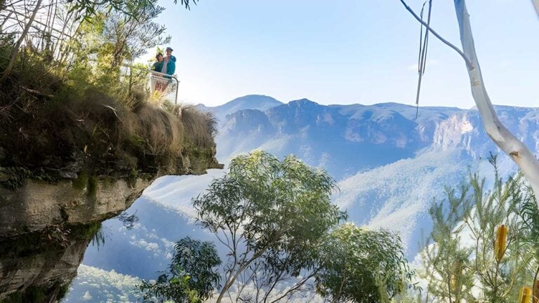 Govetts Leap Descent Walk (1.8km) Govetts leap descent walk (1. 8km)