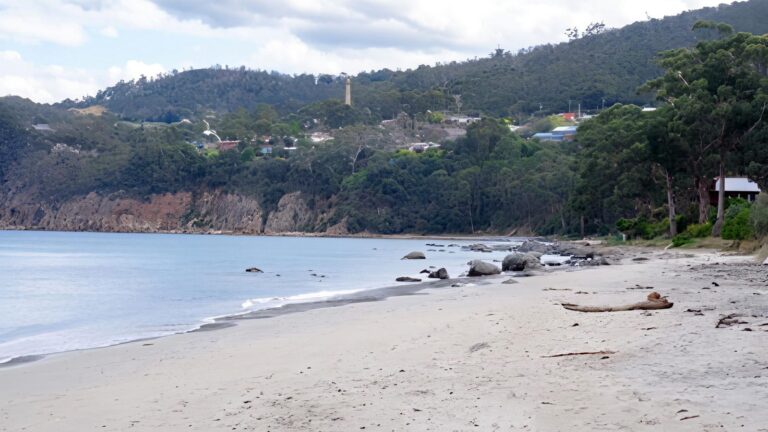 Taroona Foreshore Discovery Trail (4km) Taroona foreshore discovery trail (4km)