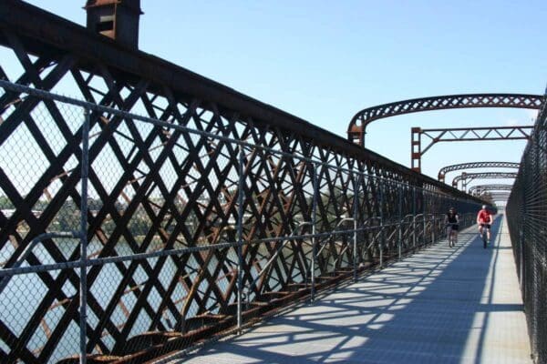 Hikes Meadowbank railway bridge 600x400