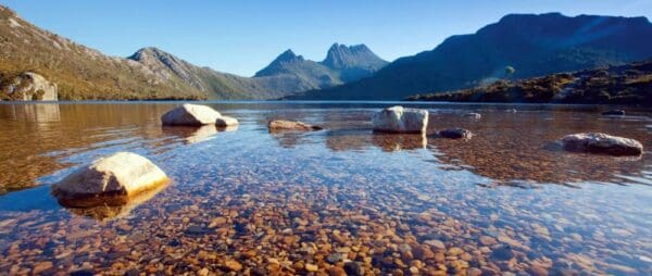 Dove lake circuit trail hiking australia 600x254