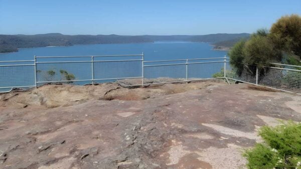 Warrah Trig to Pearl Beach Walk (2.8km) Warrah trig to pearl beach walk (2. 8km)