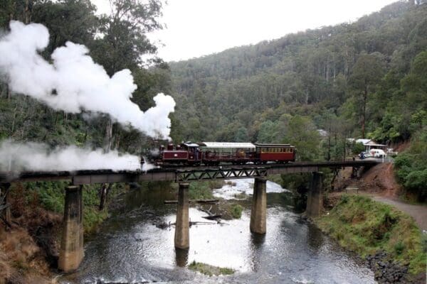 Moe - Yallourn Rail Trail (8.5km) Walhalla goldfields rail trail 600x400