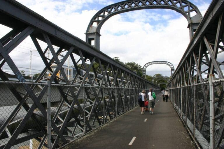 Como Bridge Walk (1.5km) Como bridge 768x512
