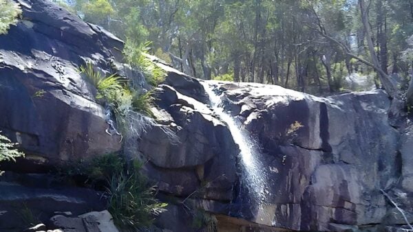 Ugly corner falls walking track (3km)
