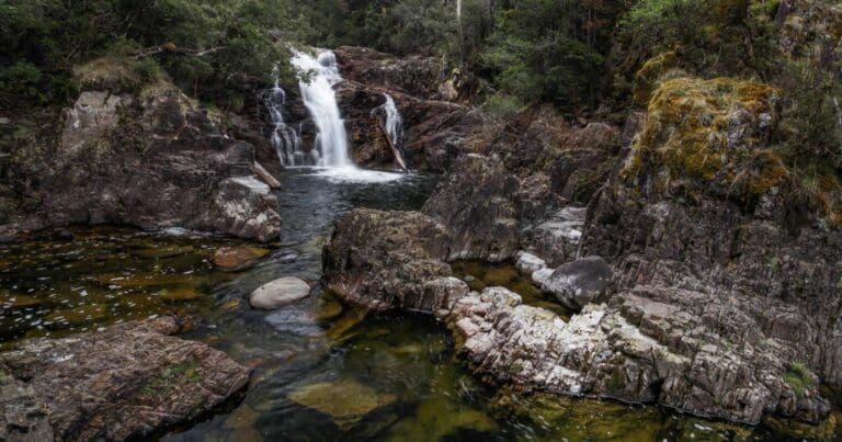 Arm Falls Walk (2km) Arm falls 768x403