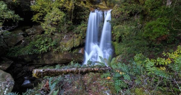 Chasm Falls Hike (5km) Middle chasm falls 600x315