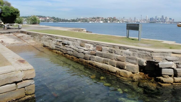 Queens beach to hermit point walk (600m)