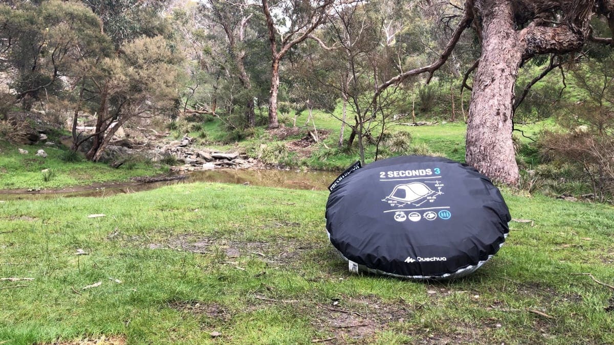 Quechua 2 seconds pop-up tent review Quechua 2 second pop up camping tent trail hiking australia