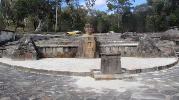 Warrimoo Track to the Sphinx Walk (3.4km) Warrimoo track to the sphinx walk (3. 4km)