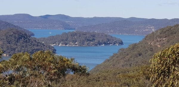Trail hiking brisbane water np wondabyne to pindar cave return 600x292