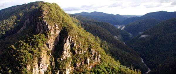 Hikes Leven canyon trail hiking australia 600x254
