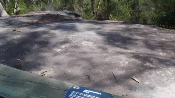 Girrakool aboriginal engravings track (400m)
