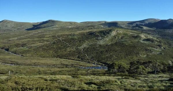 Hikes Summit trail charlotte pass to rawson pass 600x315