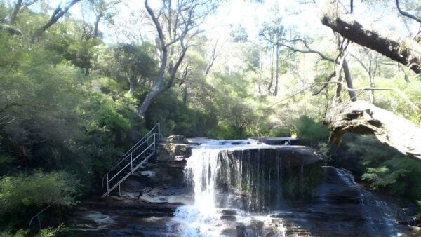 The Weeping Rock & Fletchers Lookout Walk (1.4km) The weeping rock & fletchers lookout walk (1. 4km)