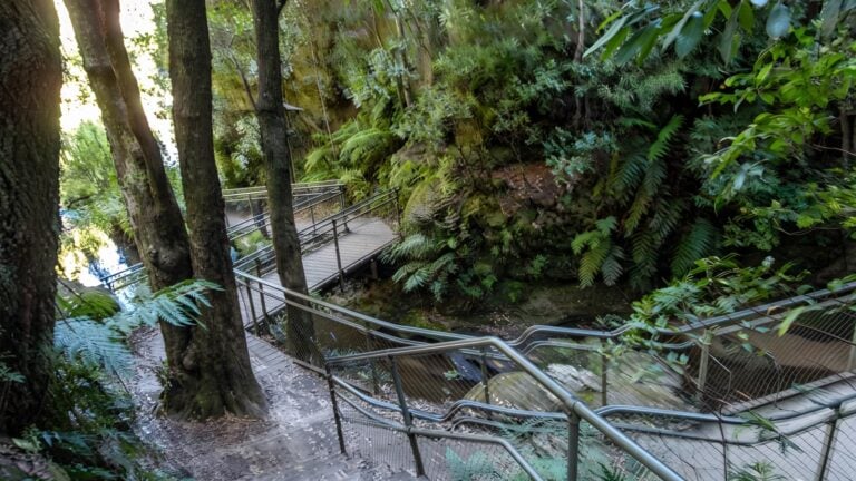 Echo Point to Leura Cascades Walk (3.2km) Echo point to leura cascades walk (3. 2km)