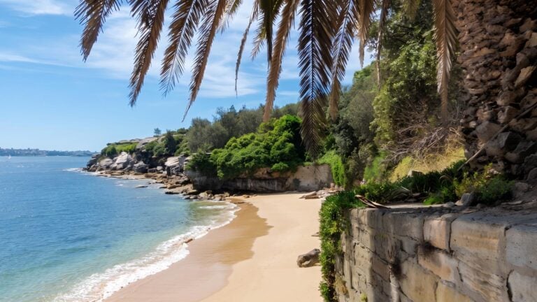 Lady bay beach walk (1km)