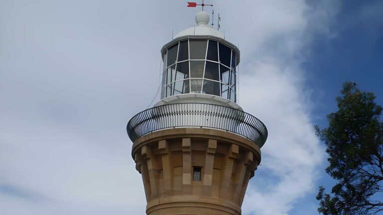 Barrenjoey Headland Walk (2.3km) Barrenjoey headland walk (2. 3km)
