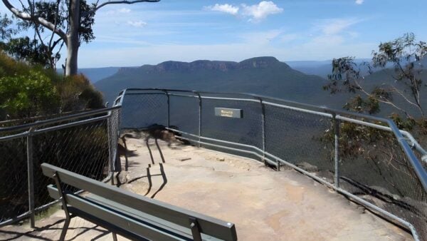Echo Point to Eastern Skyway Station Walk (2.2km) Echo point to eastern skyway station walk (2. 2km)