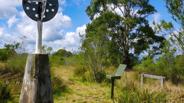 Summit walking track (3km)