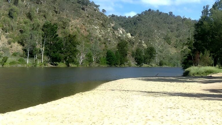 Casuarina sands to kambah pool hike (14km)