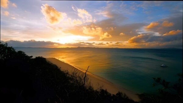 North Keppel Island Hilltop Trail Walk (5.3km) North keppel island hilltop trail walk (5. 3km)