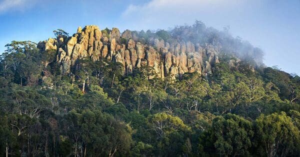 Camel's Hump (2.5km) Hanging rock base walk 600x315