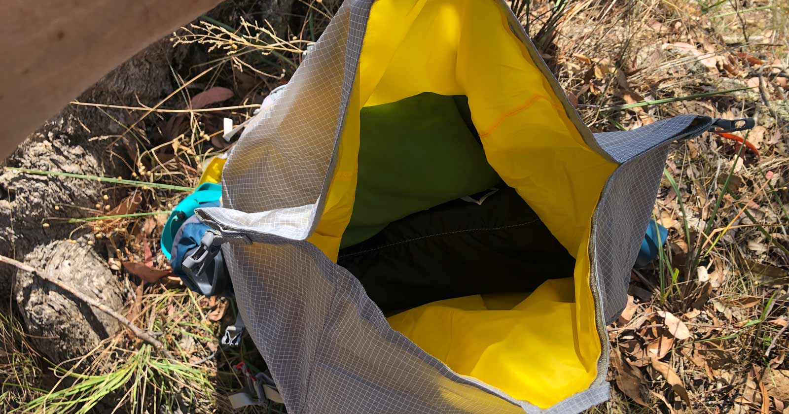 Aarn Featherlite Freedom PRO Pack Review Roll top closure with water-resistant dri-liner