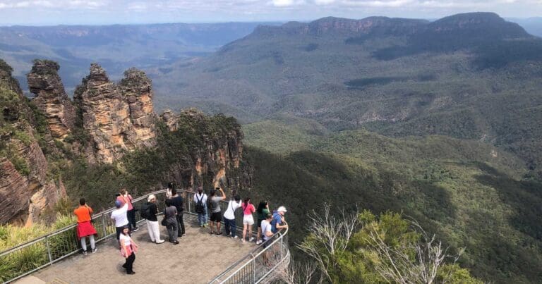 Echo Point to Scenic World via Giant Stairway Echo point to scenic world via giant stairway