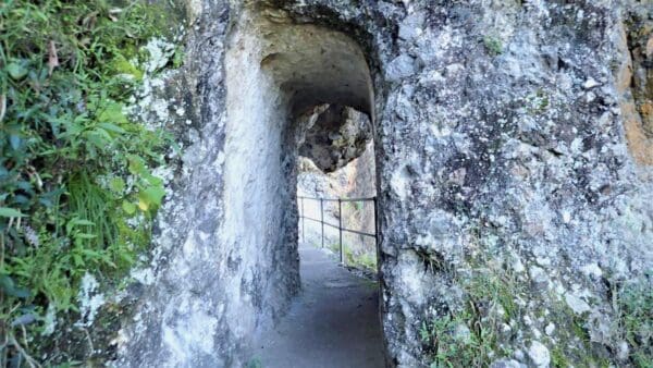 Caves circuit walk