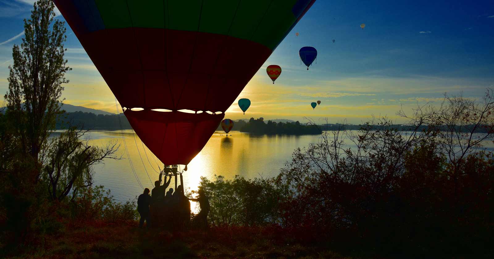 Hot air balloon landing at lake burley griffin