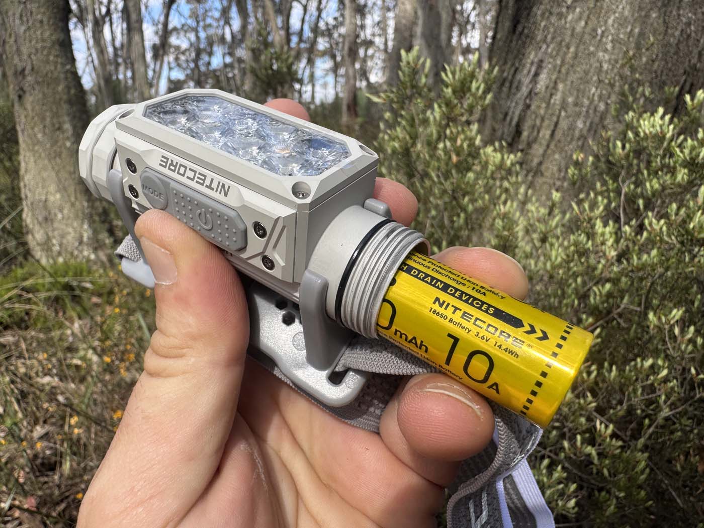 Inserting the nl1840hp battery into the hc65 uhe.