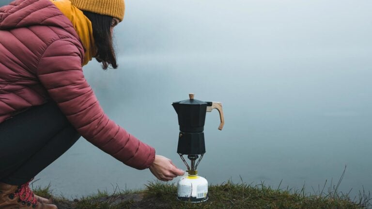 Hiking stove gas canisters: guide to performance and safety