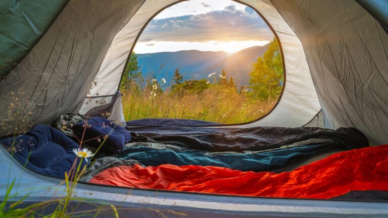 How hiking sleeping systems work: bags, mats, quilts, and warmth